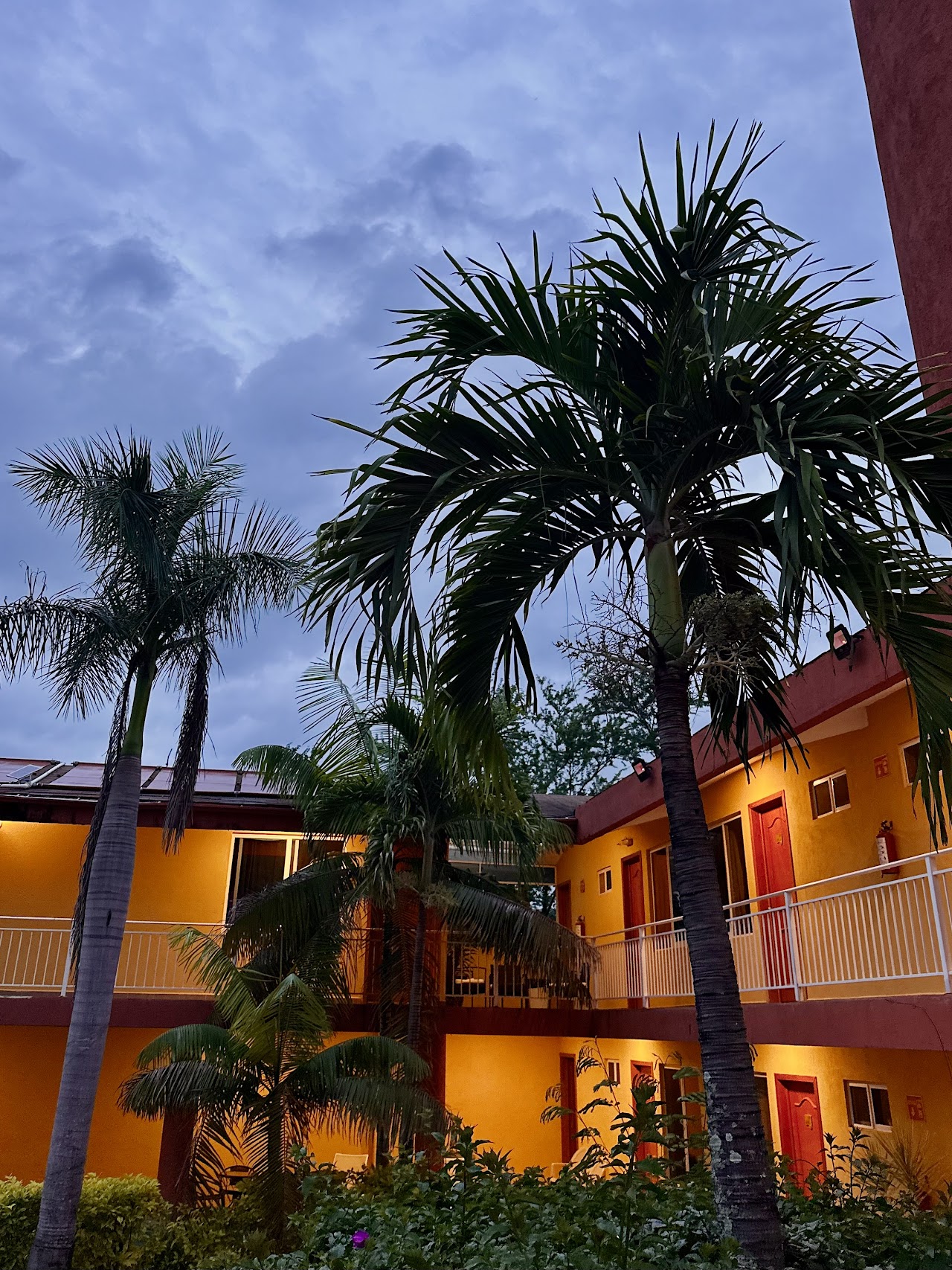 Sierra Express Hotel & Suites