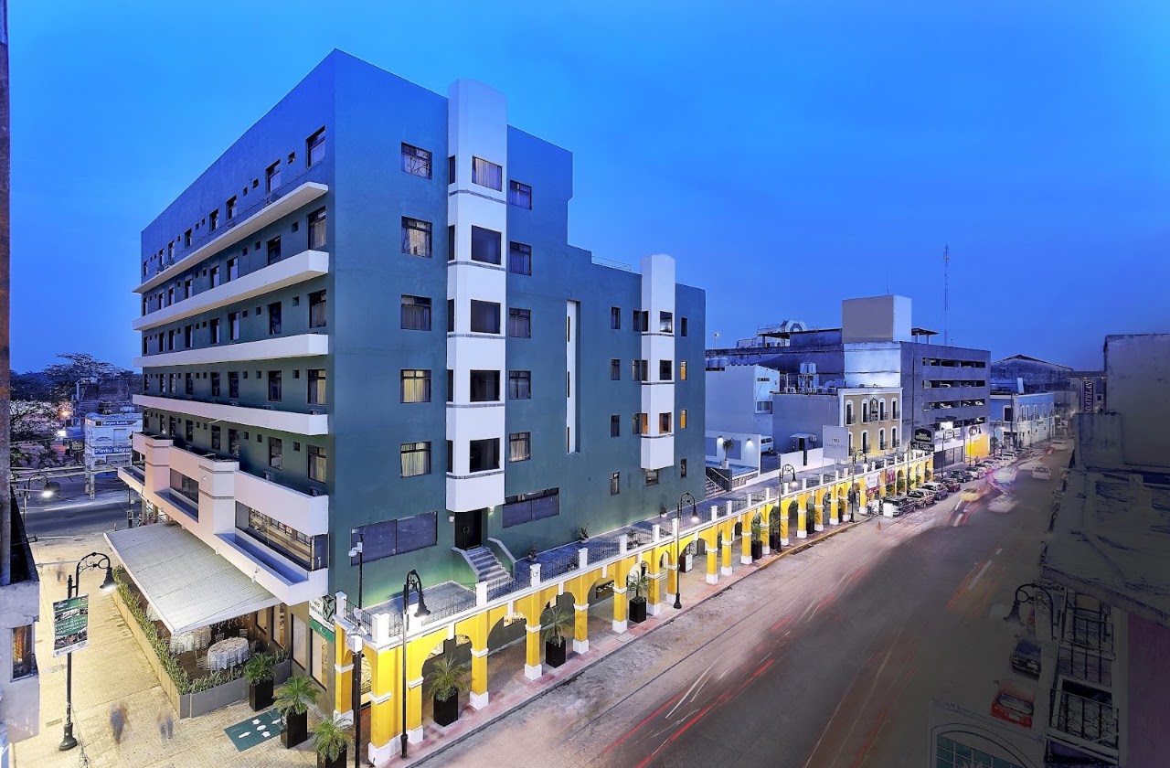 Olmeca Plaza