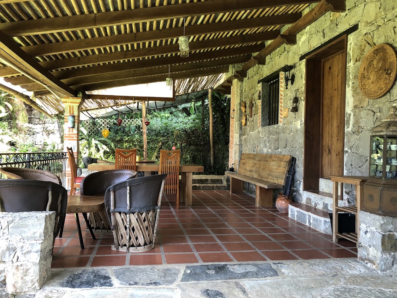 CORAZÓN DE NIEBLA, HOTEL