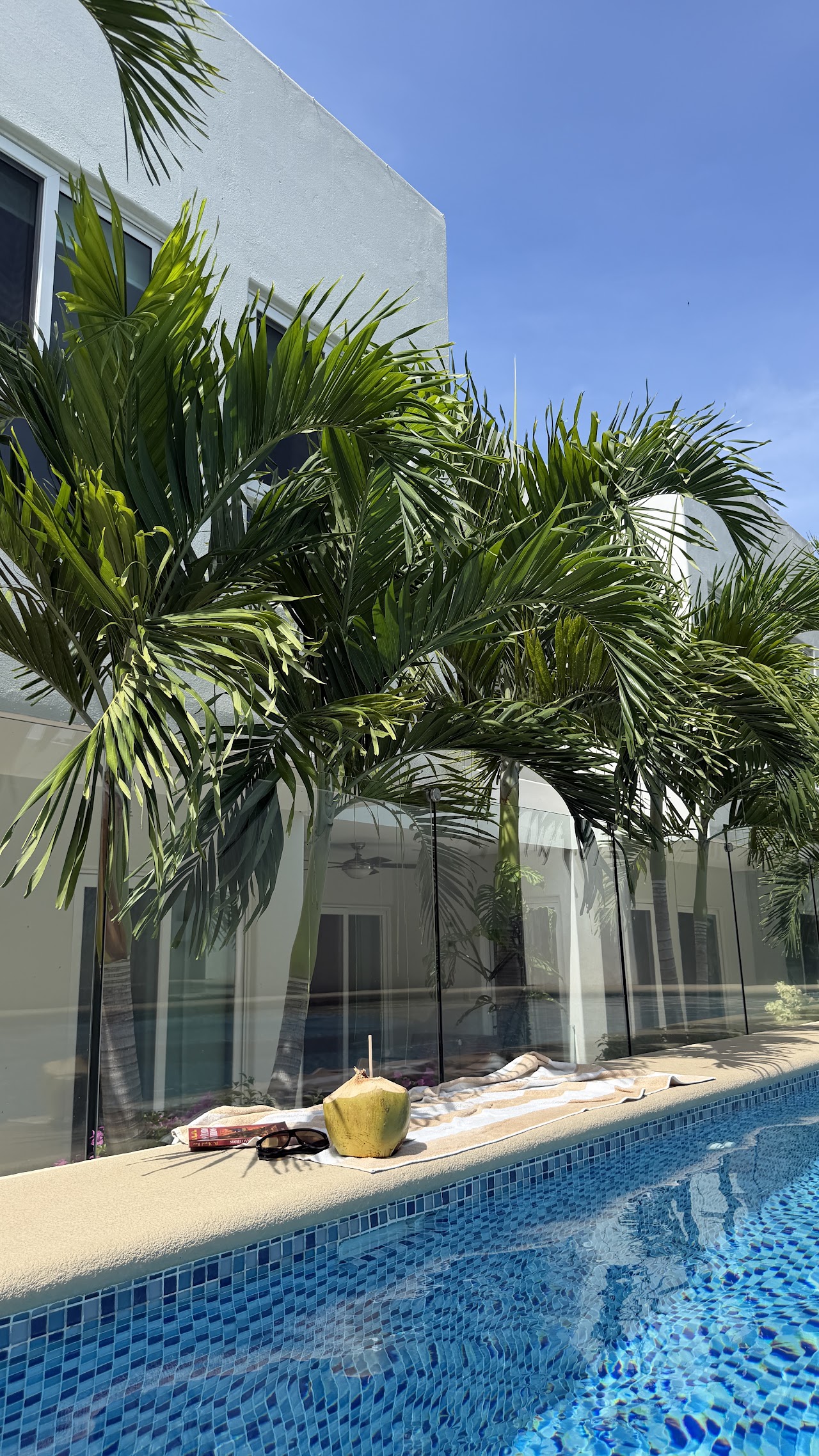 HOTEL LYDMAR SUITES