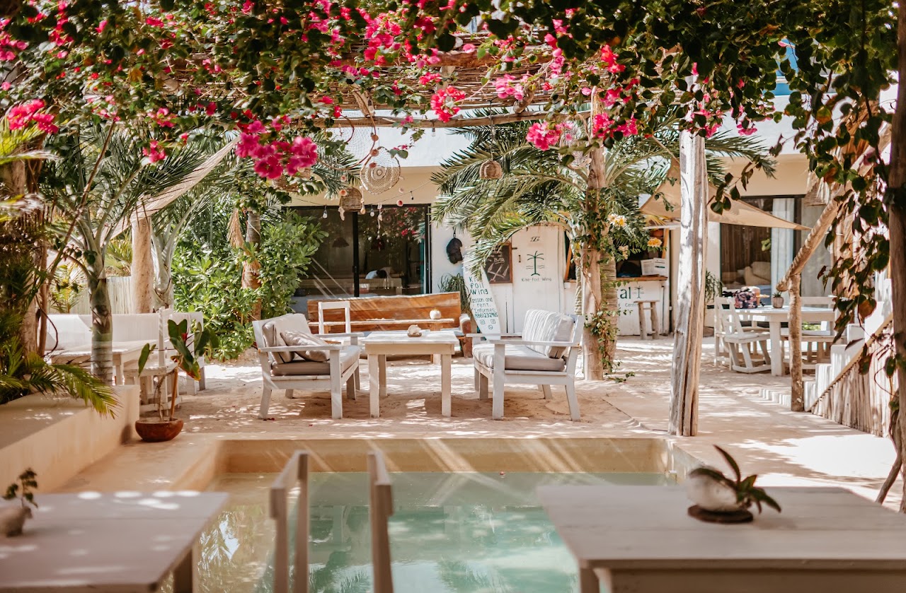 LunArena Barefoot Hotel & Kite School