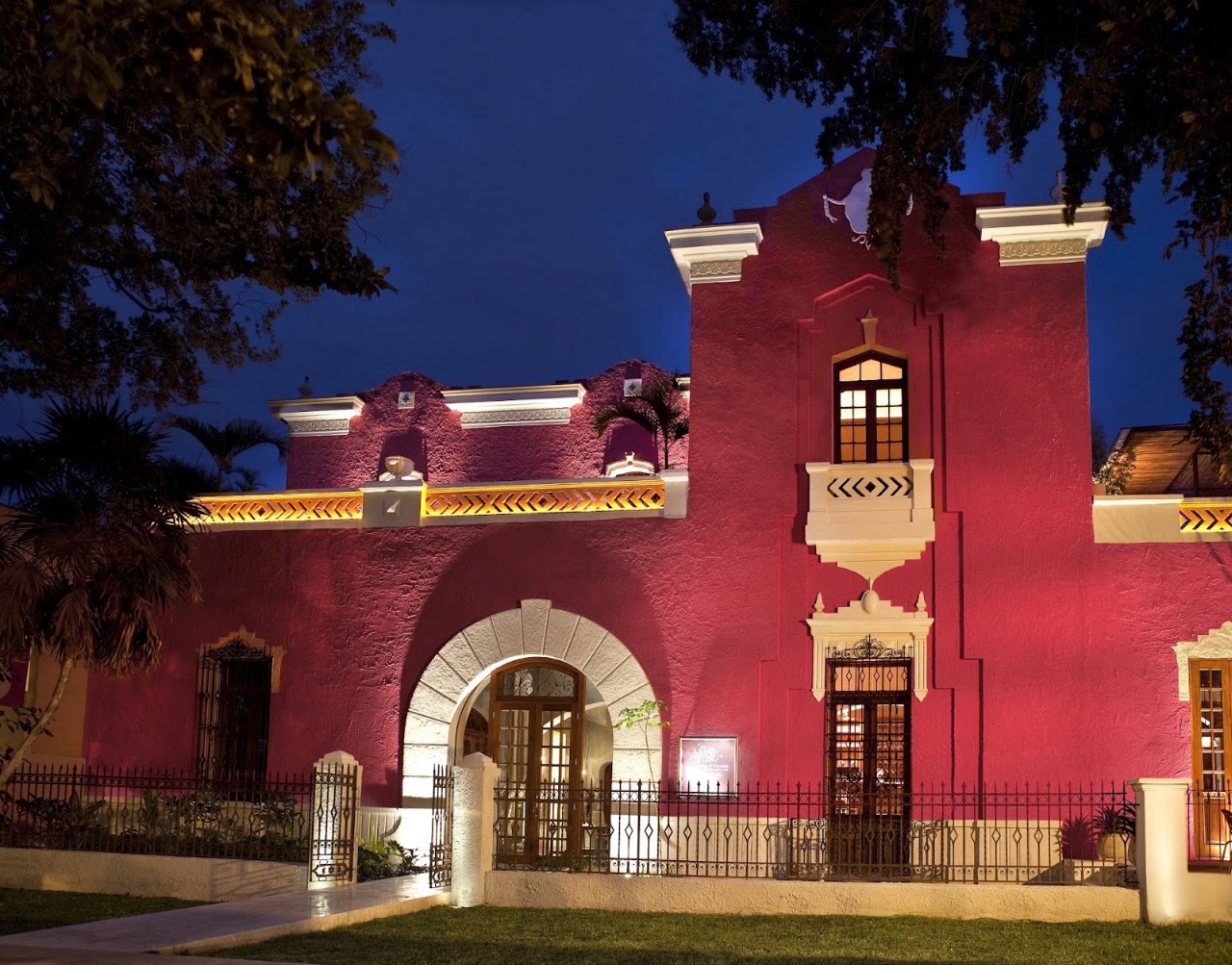 Rosas & Xocolate Boutique Hotel + SPA