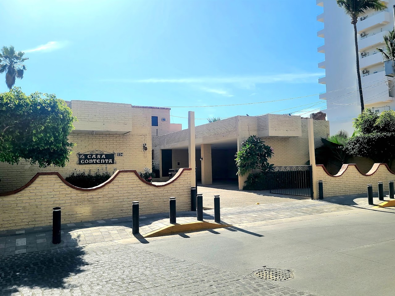LA CASA CONTENTA