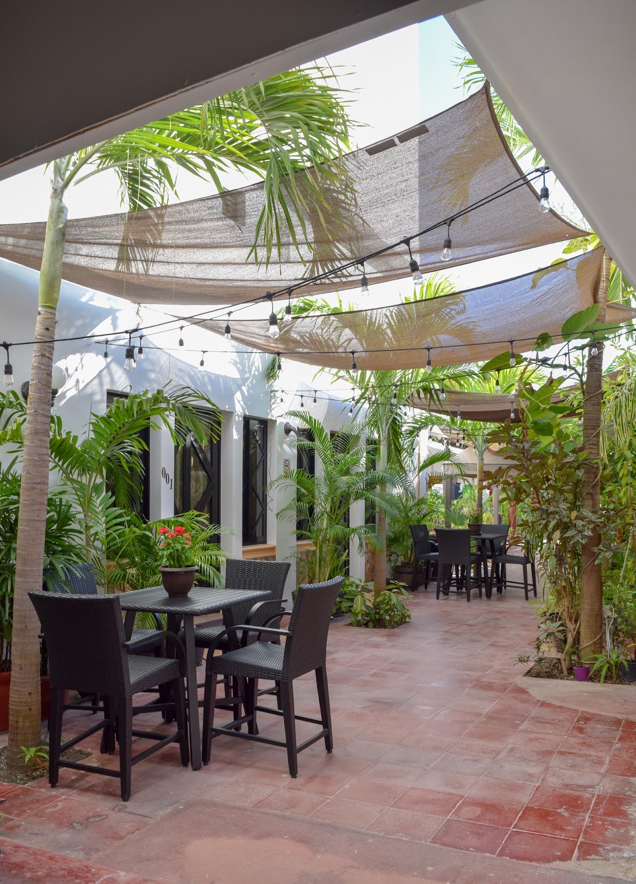 Hotel & Suites Bucaneros