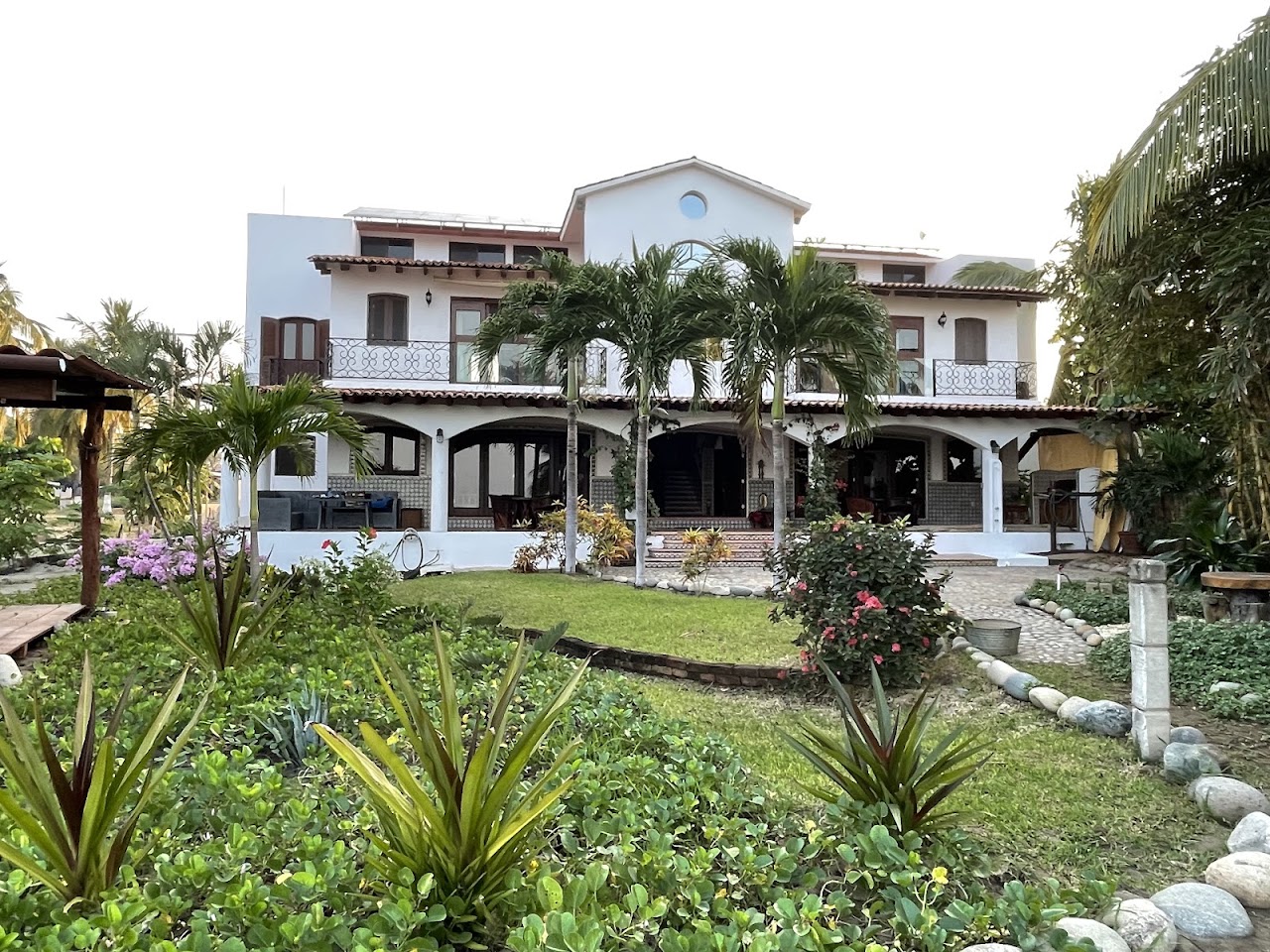 Saladita Beachside Inn