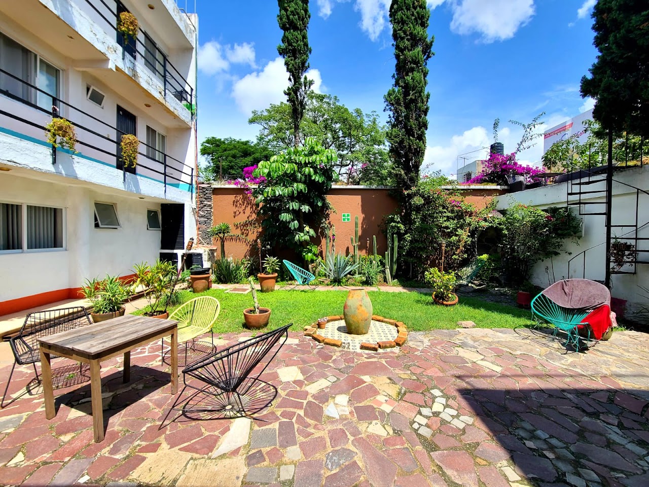 Hostal paz & love