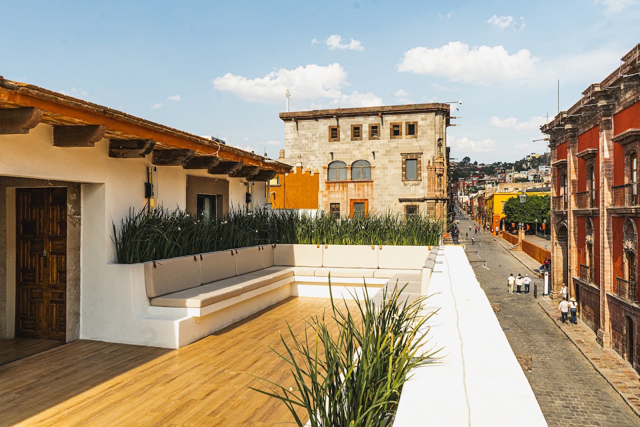 Hotel Crisol - Frente a la Parroquia de San Miguel Arcangel