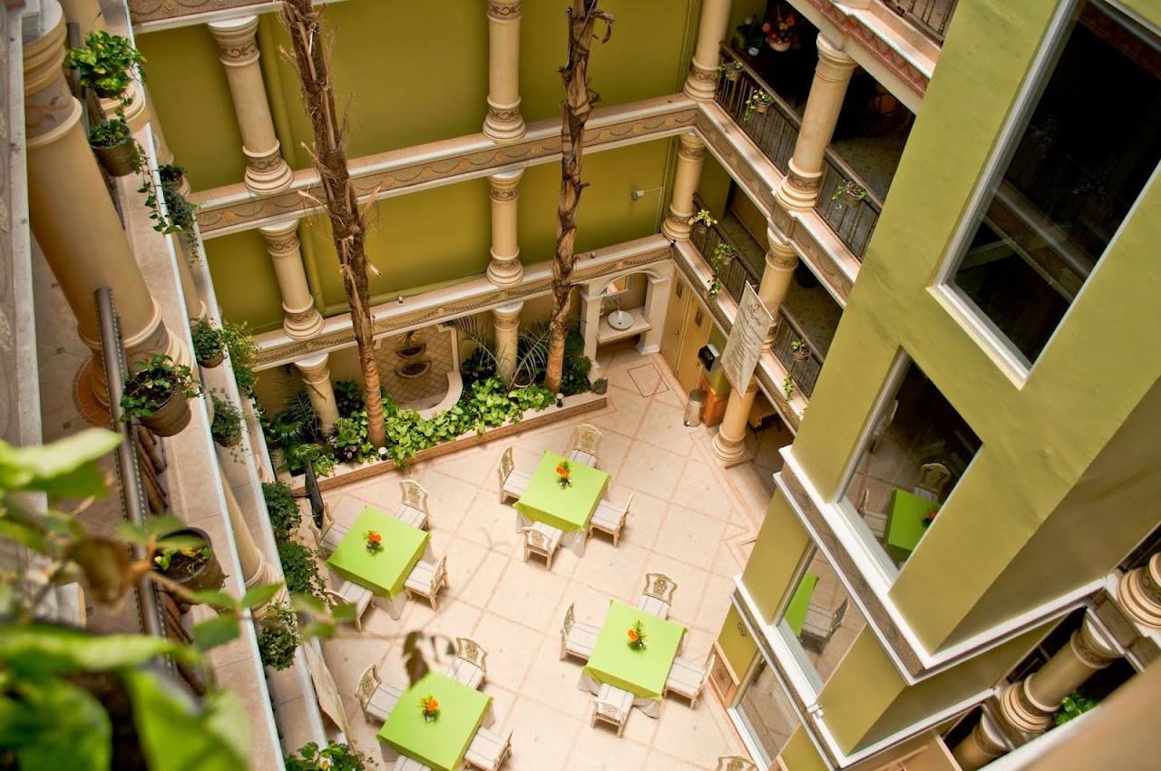 Hotel Plaza Crystal