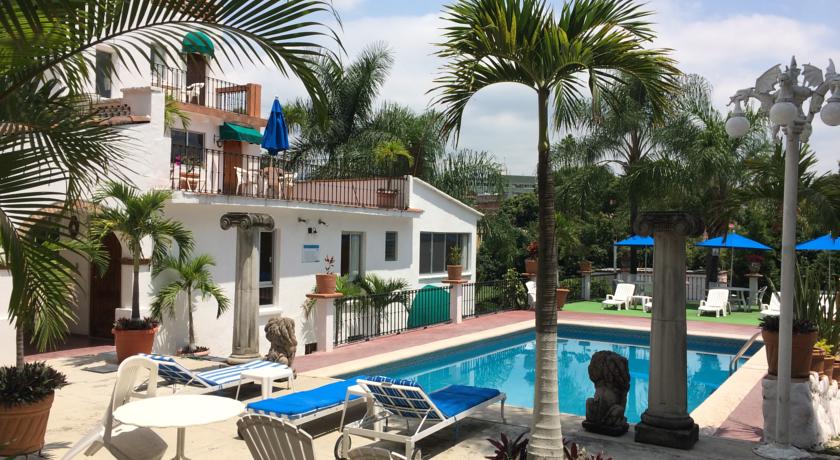 Hotel Bajo El Volcán