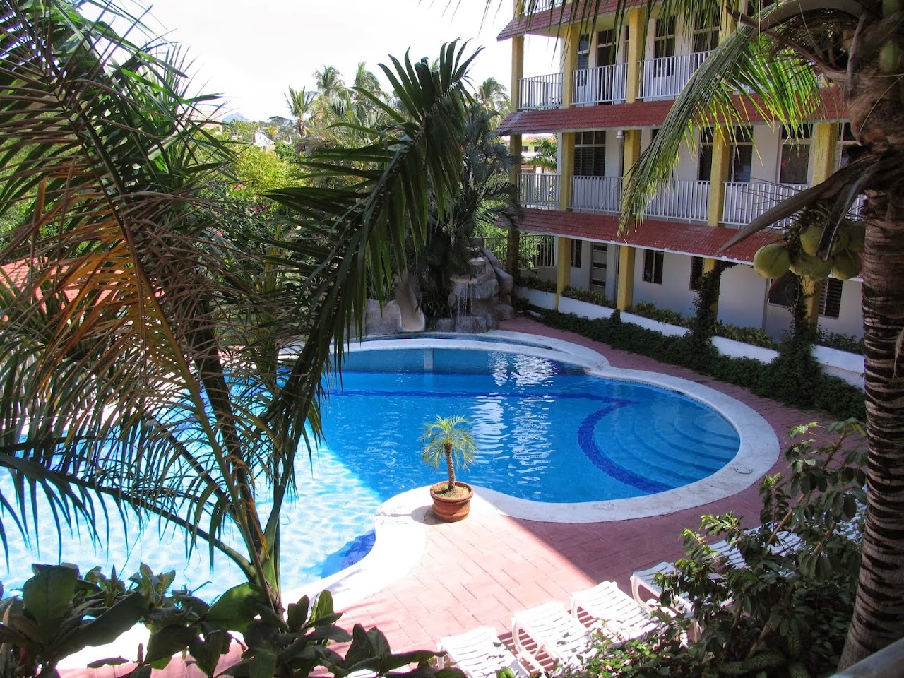 Hotel y Suites Bugambilias