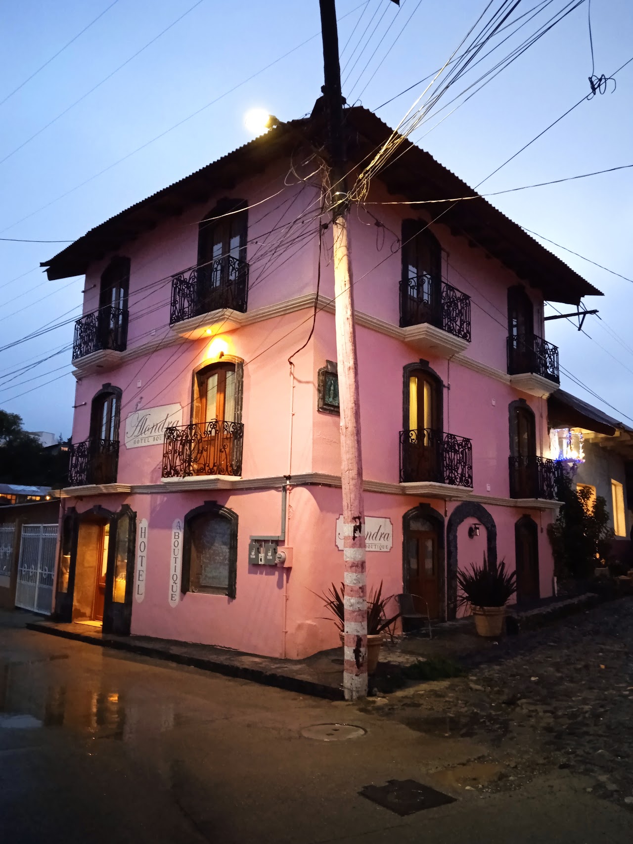 ALONDRA HOTEL BOUTIQUE
