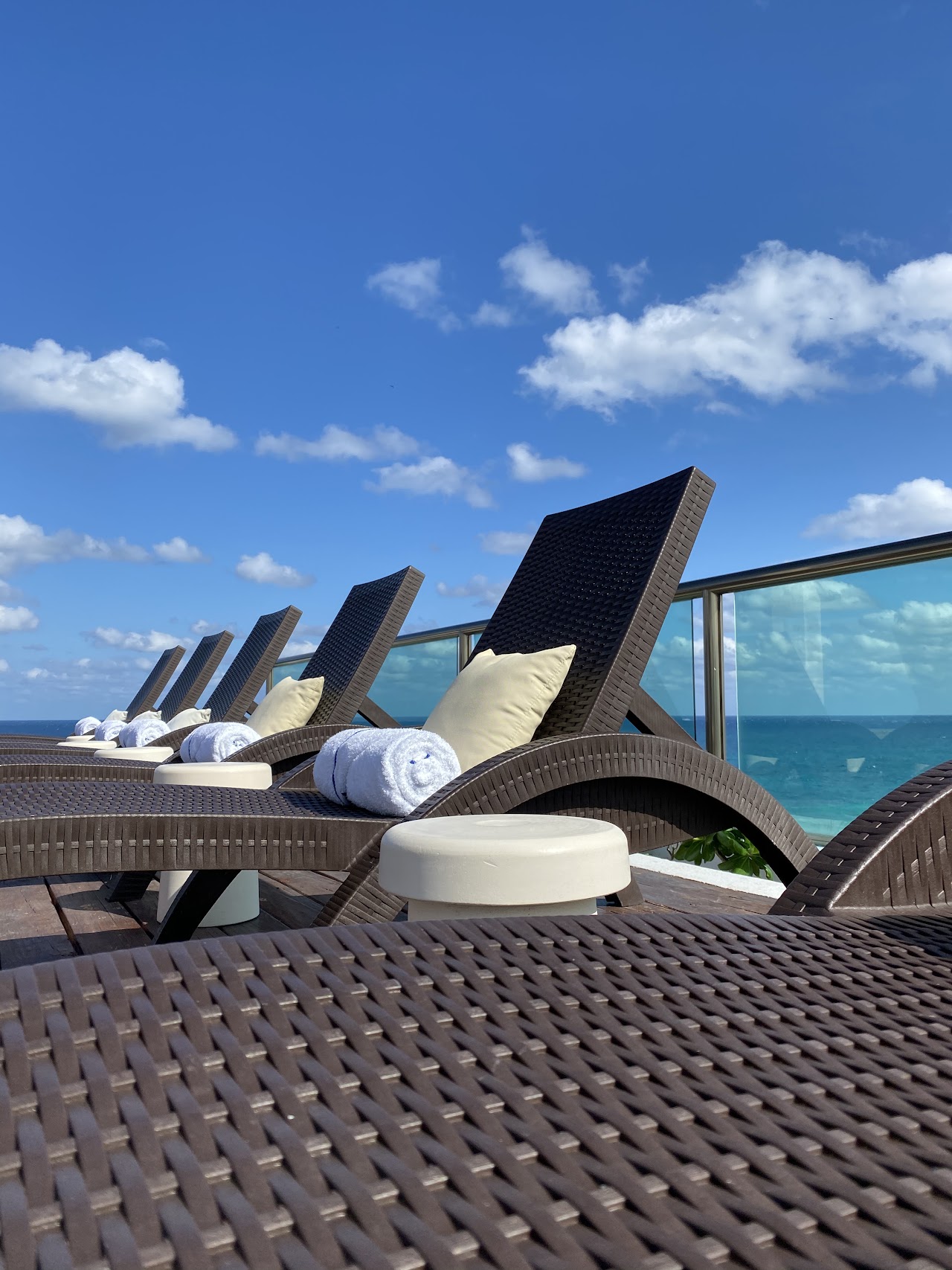Deep Blue Isla Resort