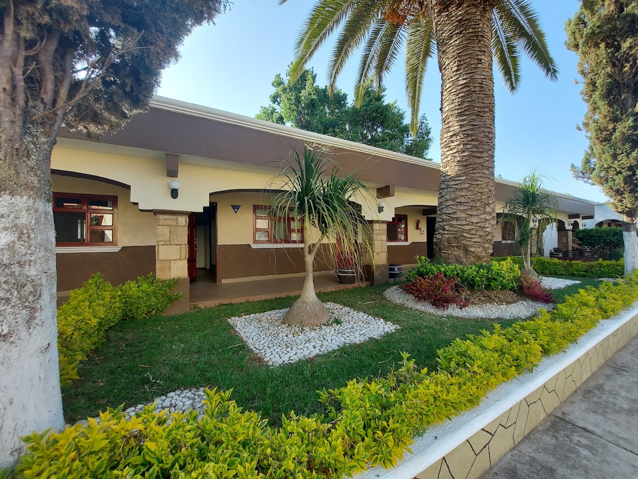 Hotel Zirahuen