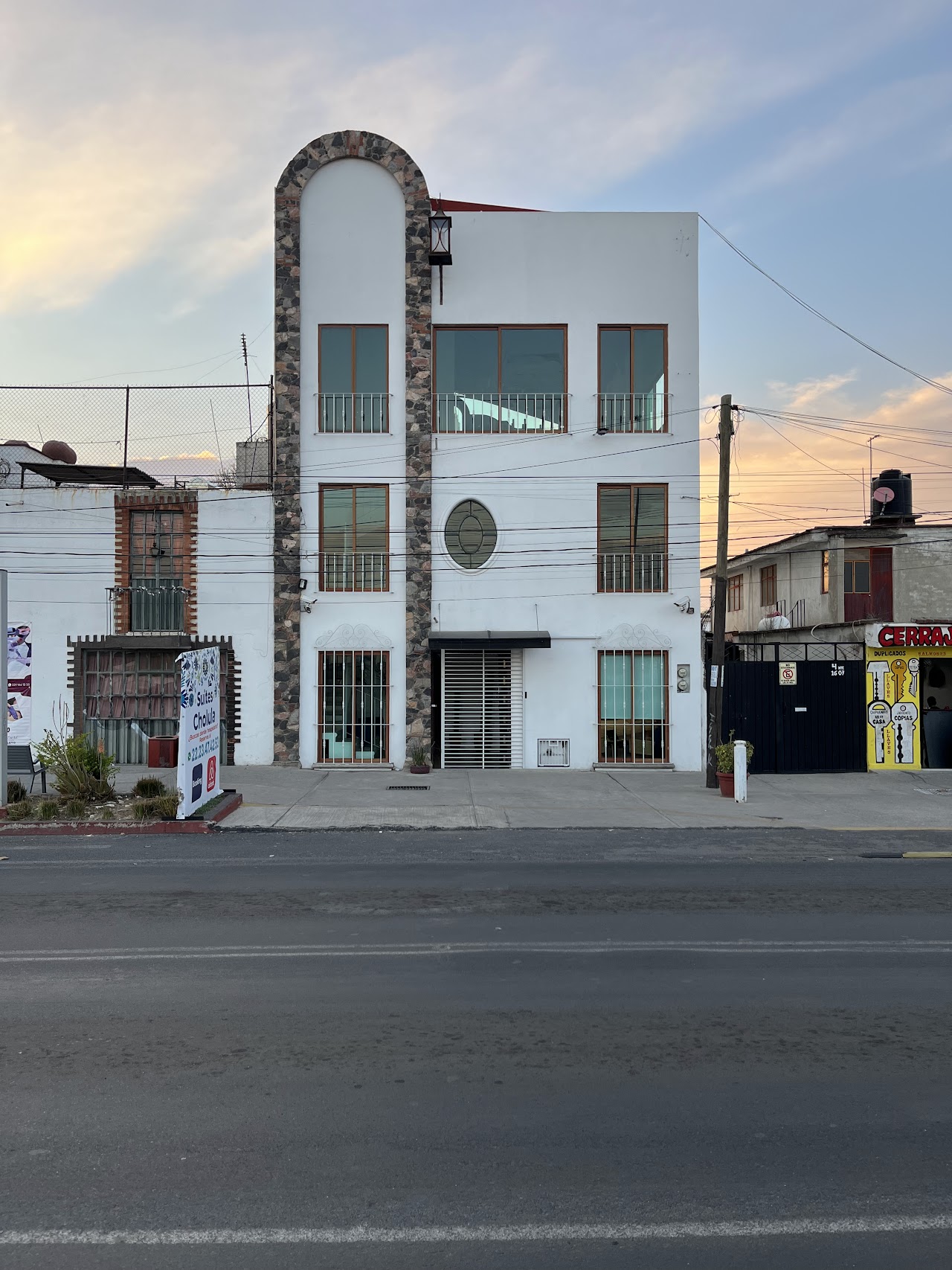 CHOLULA SUITES