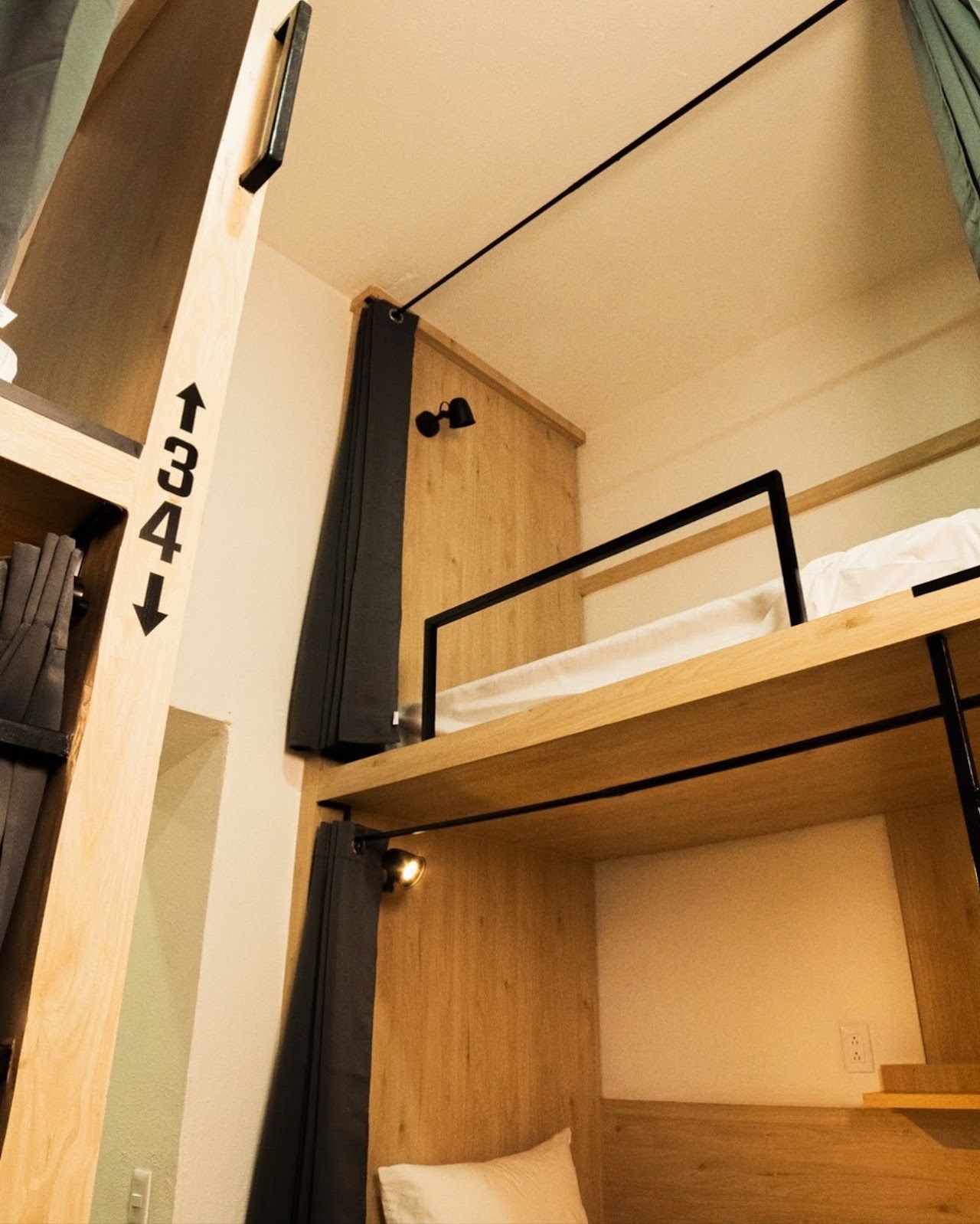 Aura Hotel b&b and Hostel