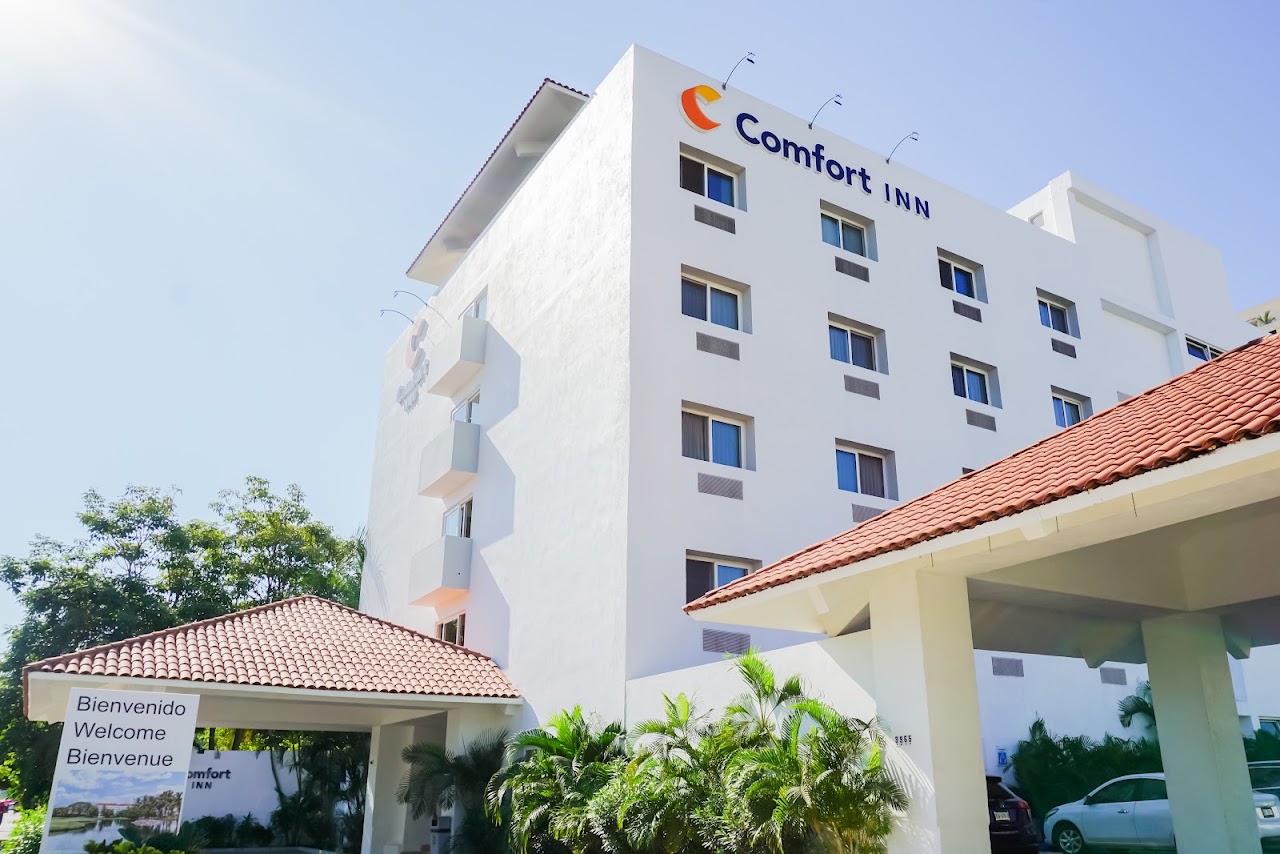 Comfort Inn Puerto Vallarta Golfside & Marina