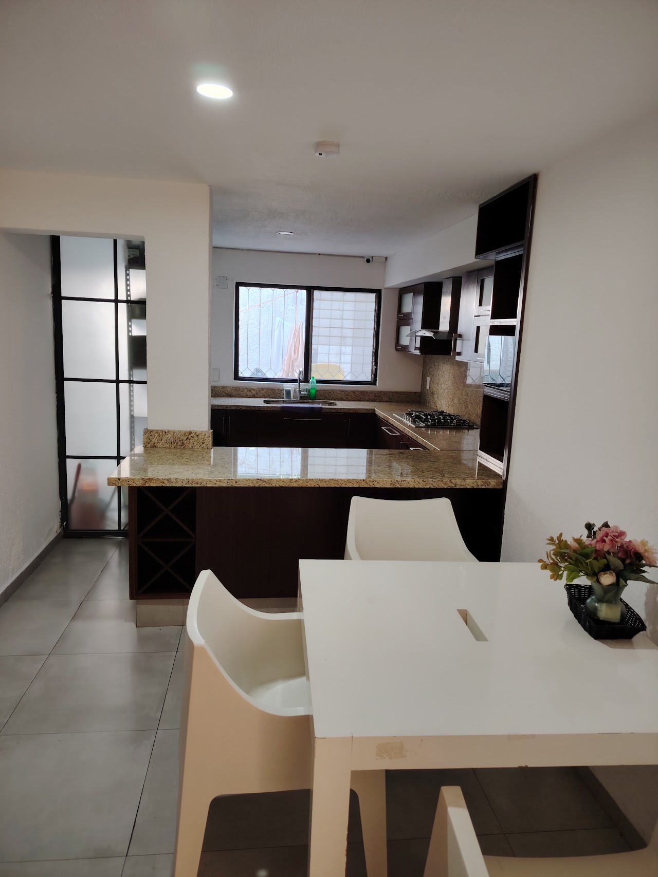 URBAN HOTELIER CHAPALITA