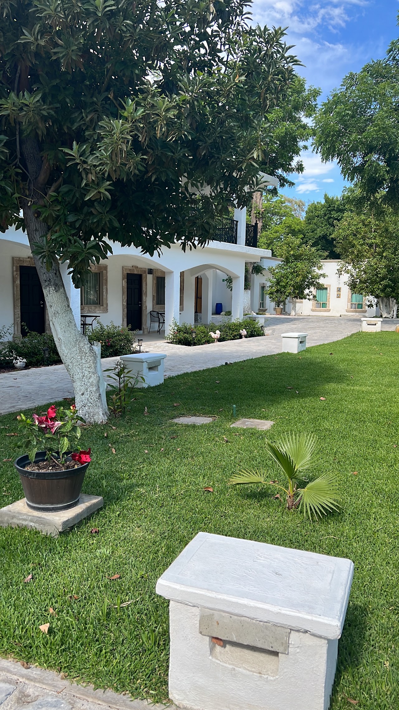 Vermont Hotel & Bungalows