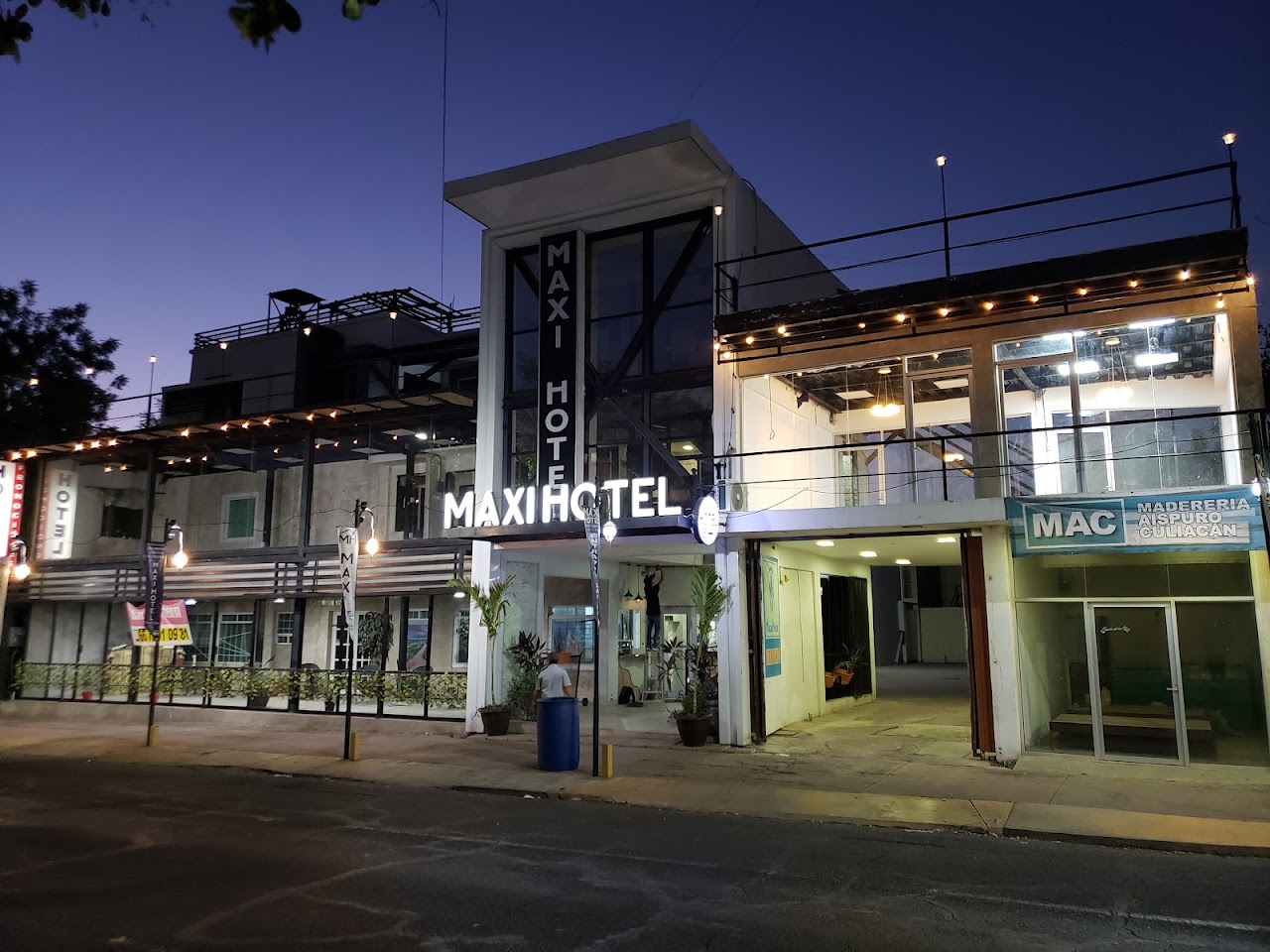 Maxi Hotel Plaza