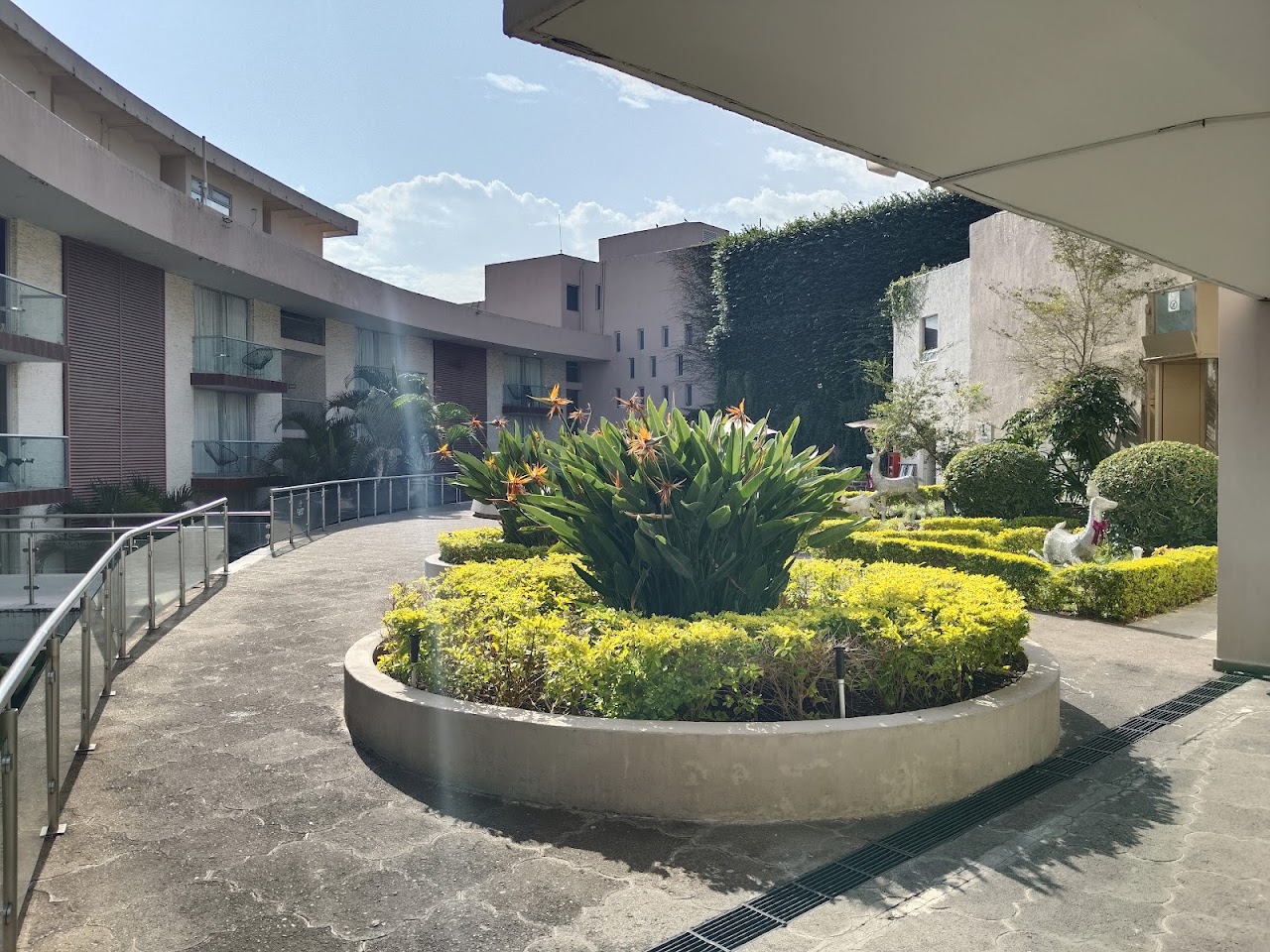 Country Hotel and Suites