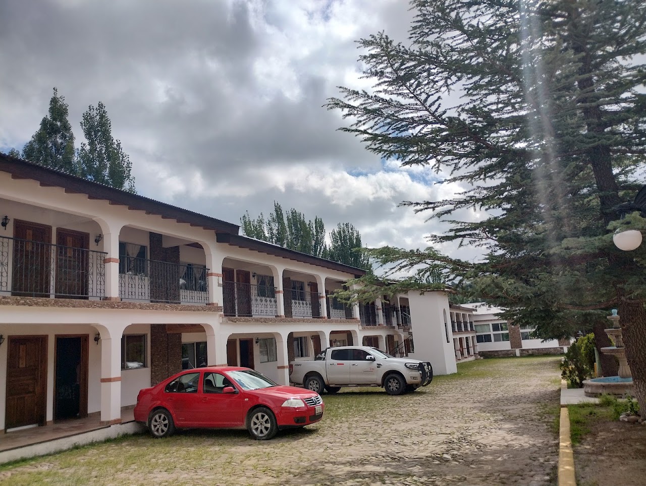 Cascada Inn Hotel & Tours