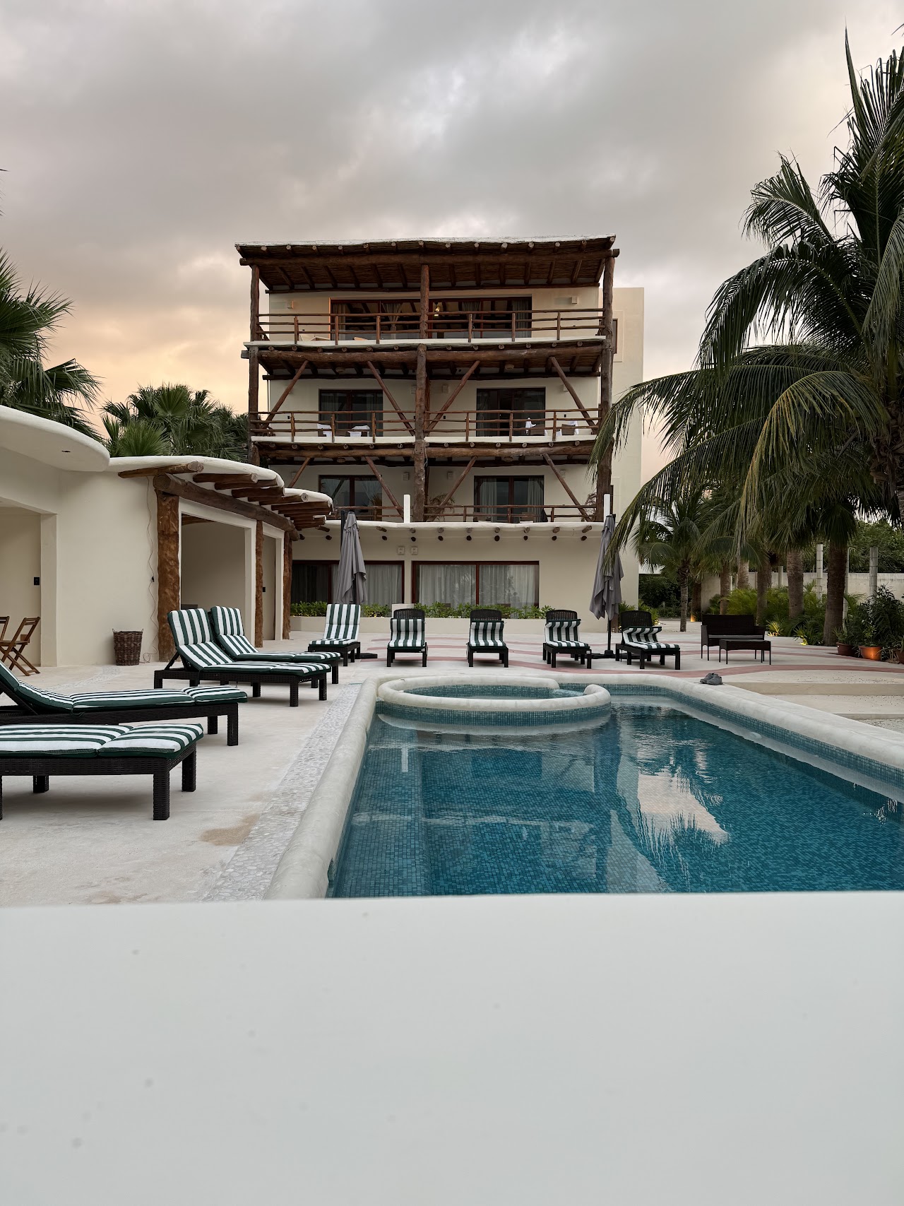 Beachfront Hotel Boutique DK