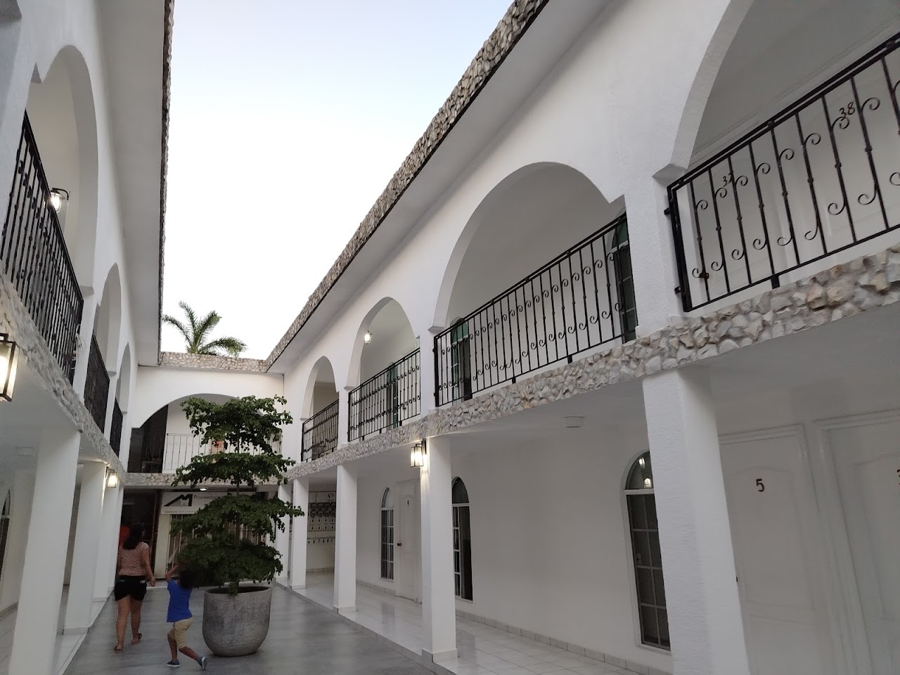Plaza Ma. Cristina