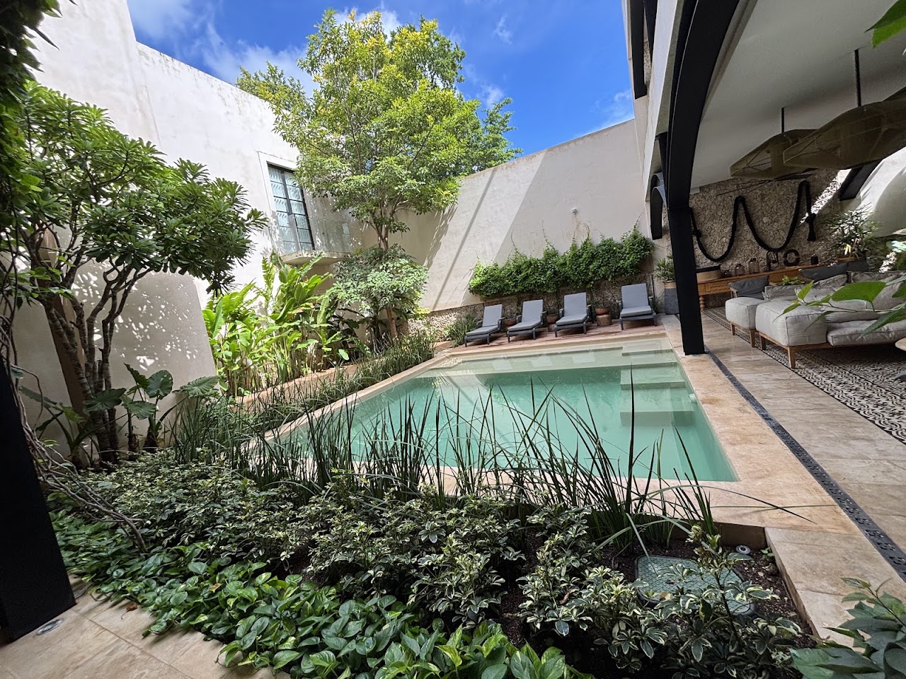 Adoro Hotel Boutique