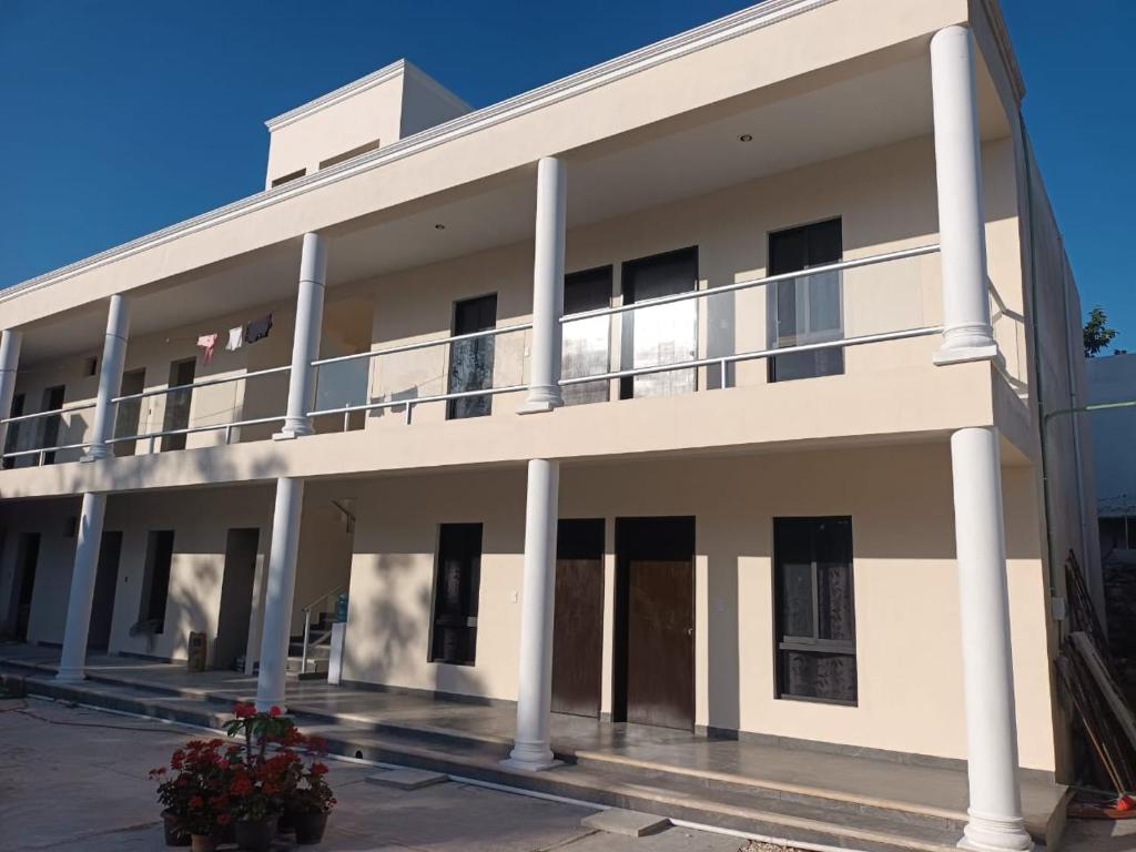 Hotel y Hostal 230
